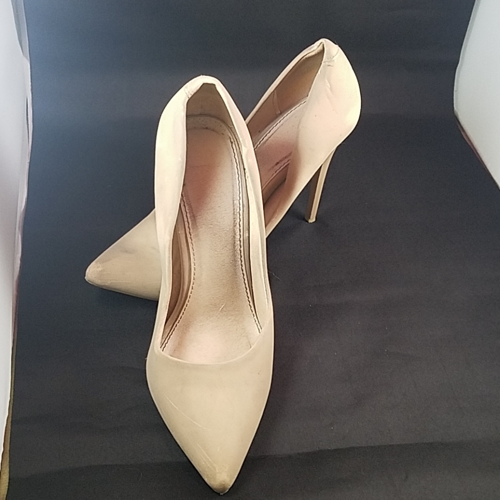 Heels - Picture 3 of 3